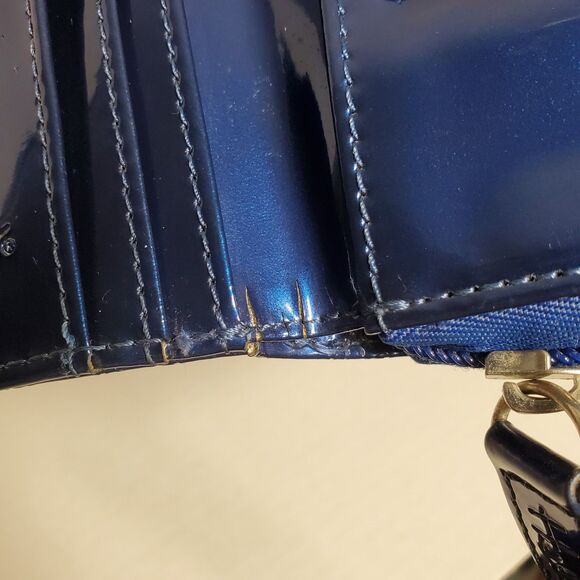 Hello Kitty 2011 Embossed Blue Wallet Clutch Purse –Metallic Patent Faux Leather - Picture 9 of 16